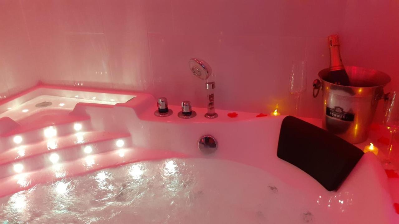 Le Bijou Appartement Avec Jacuzzi Et Sauna Privatif Terrasse Plein Sud Clim Parking Privatif Bandol Exteriör bild